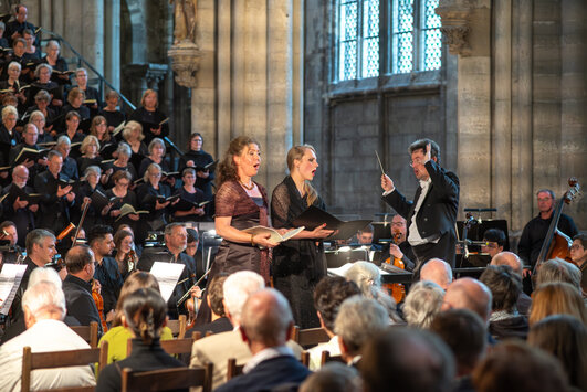 Domfestspiele Halberstadt 2026 - Oratorium Sängerinnen Ivonne Fuchs und Jessey-Joy Spronk mit Dirigent Claus-Erhard Heinrich beim Oratorium im Dom Halberstadt